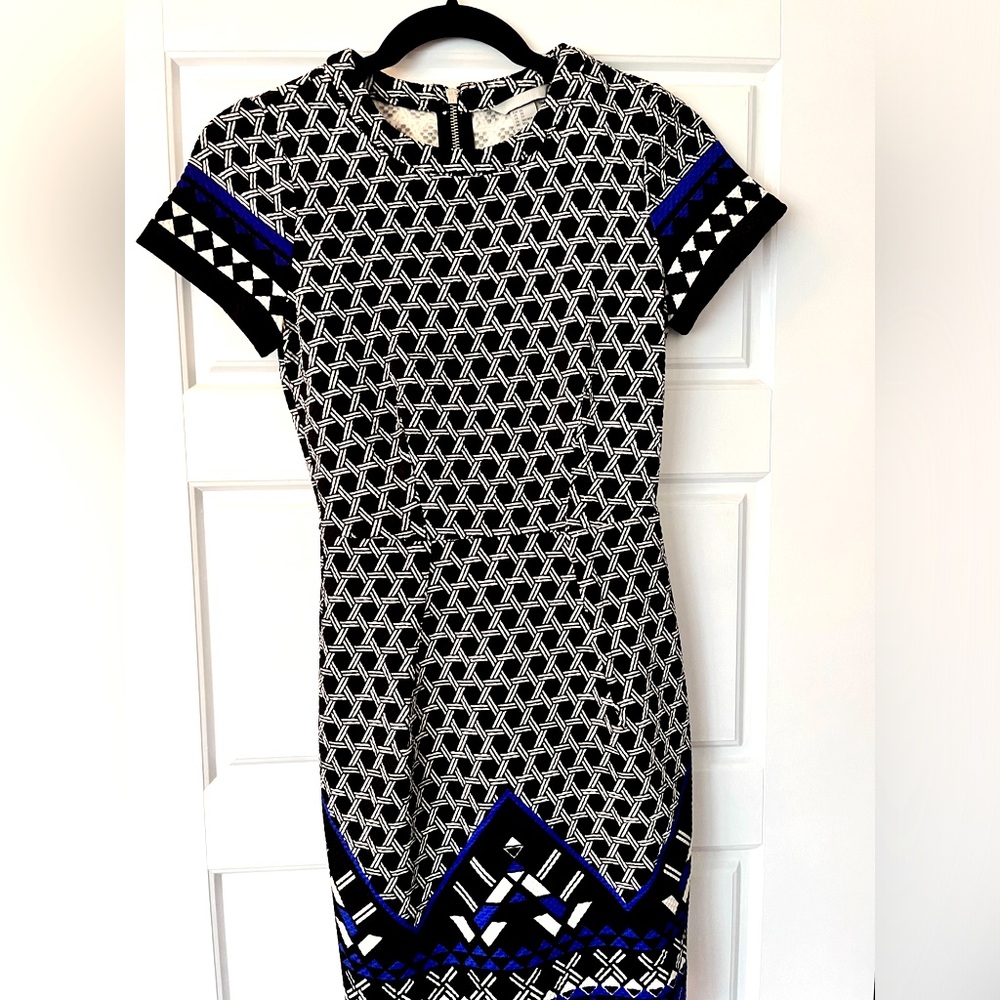 H&M - BLUE BLACK GEOMETRIC PATTERN SHORT SLEEVE MINI DRESS